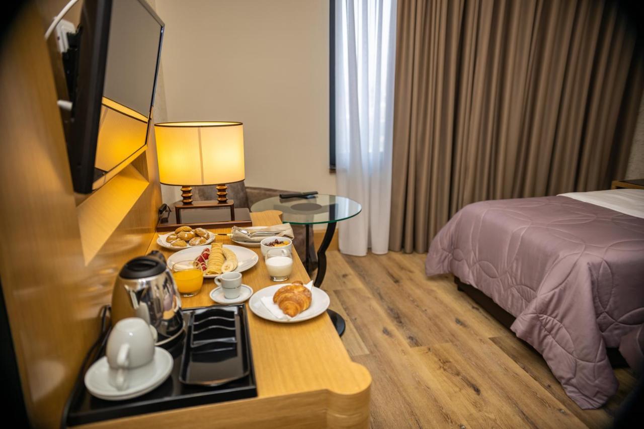 Hotel Golden Palace Shkodra Kültér fotó