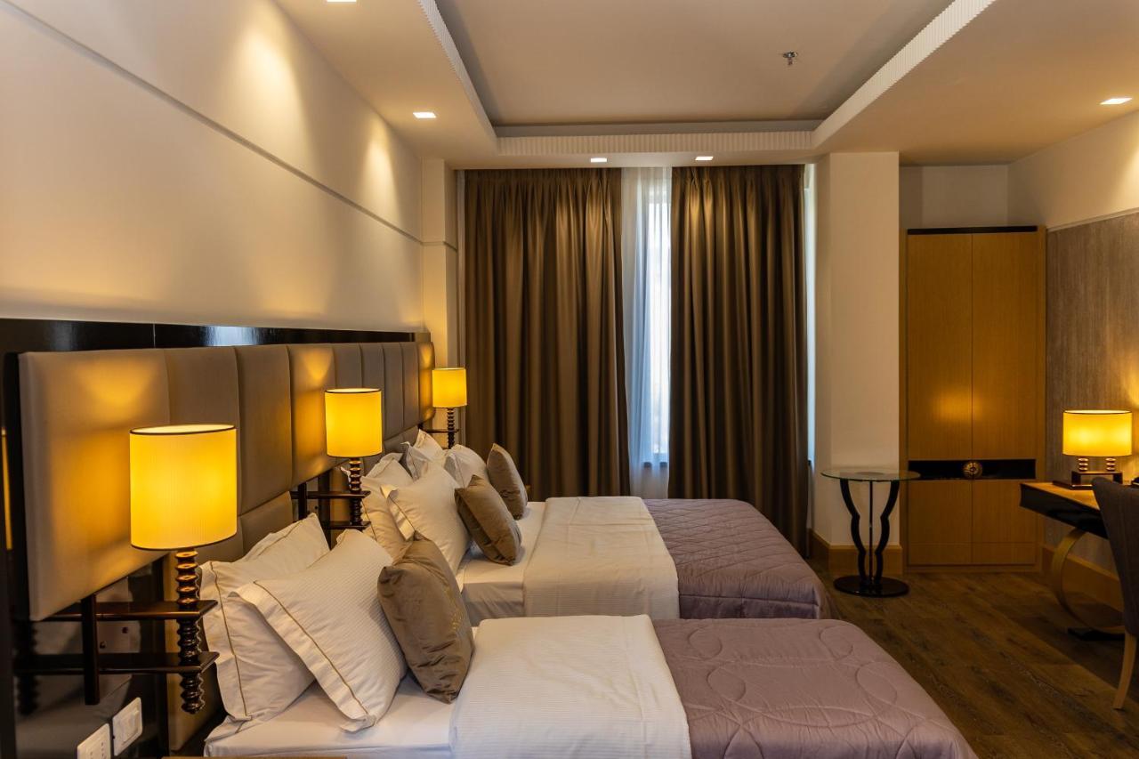 Hotel Golden Palace Shkodra Kültér fotó