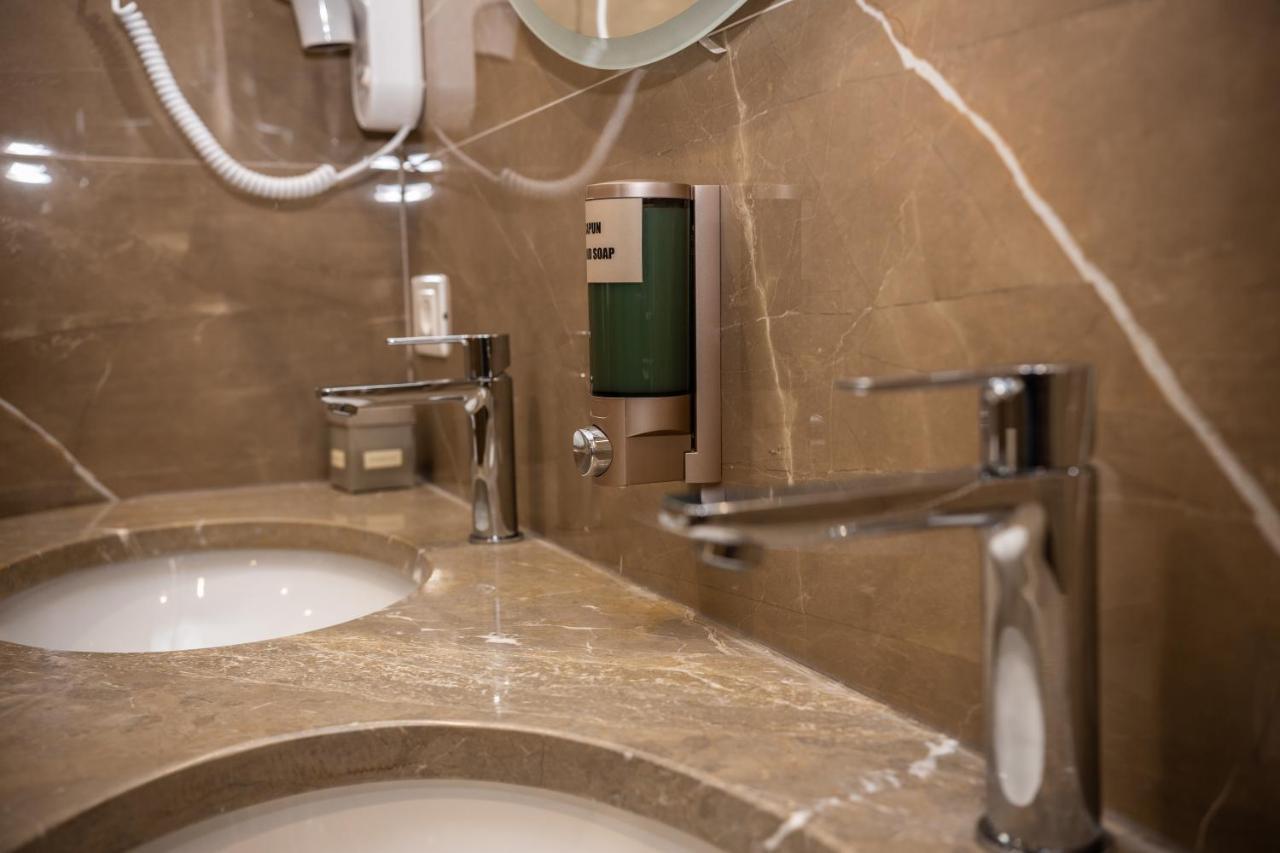 Hotel Golden Palace Shkodra Kültér fotó