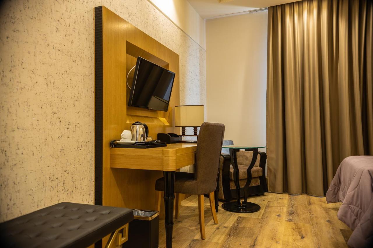 Hotel Golden Palace Shkodra Kültér fotó