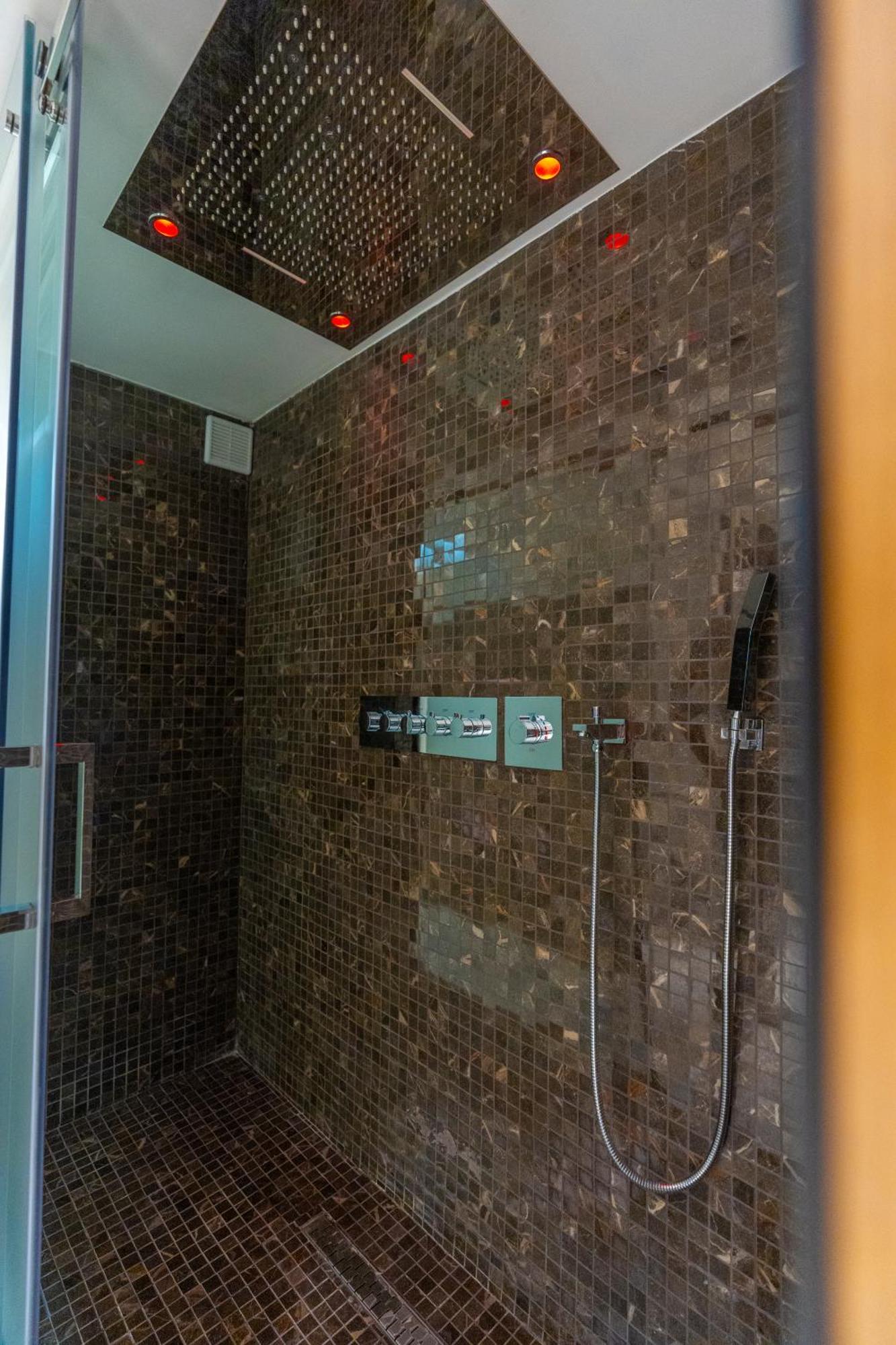 Hotel Golden Palace Shkodra Kültér fotó